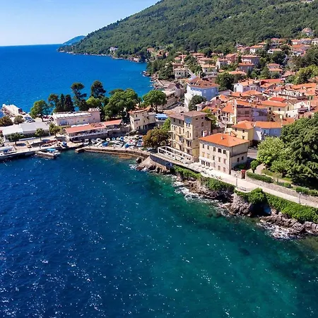 Nice Apartment In Lovran With 1 Bedrooms And Wifi *
