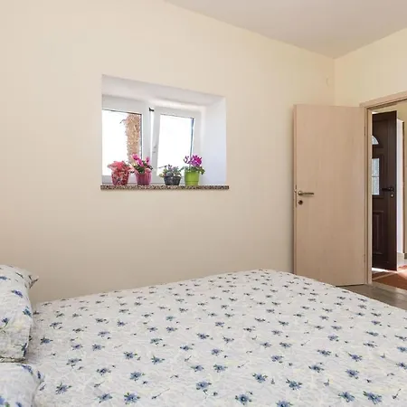 Nice Apartment In Lovran With 1 Bedrooms And Wifi *